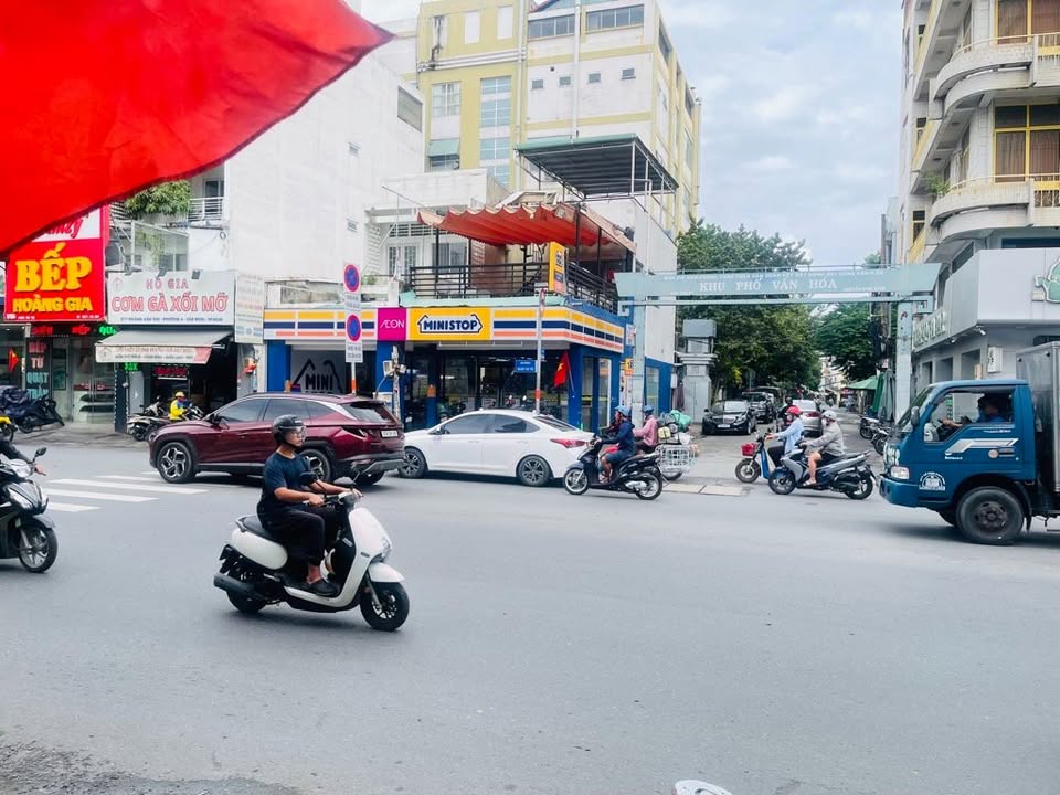 Nhà mặt tiền Hoàng Văn Thụ, quận Tân Bình 62m² giá 15 tỷ - Kinh doanh đa ngành nghề cực tốt!