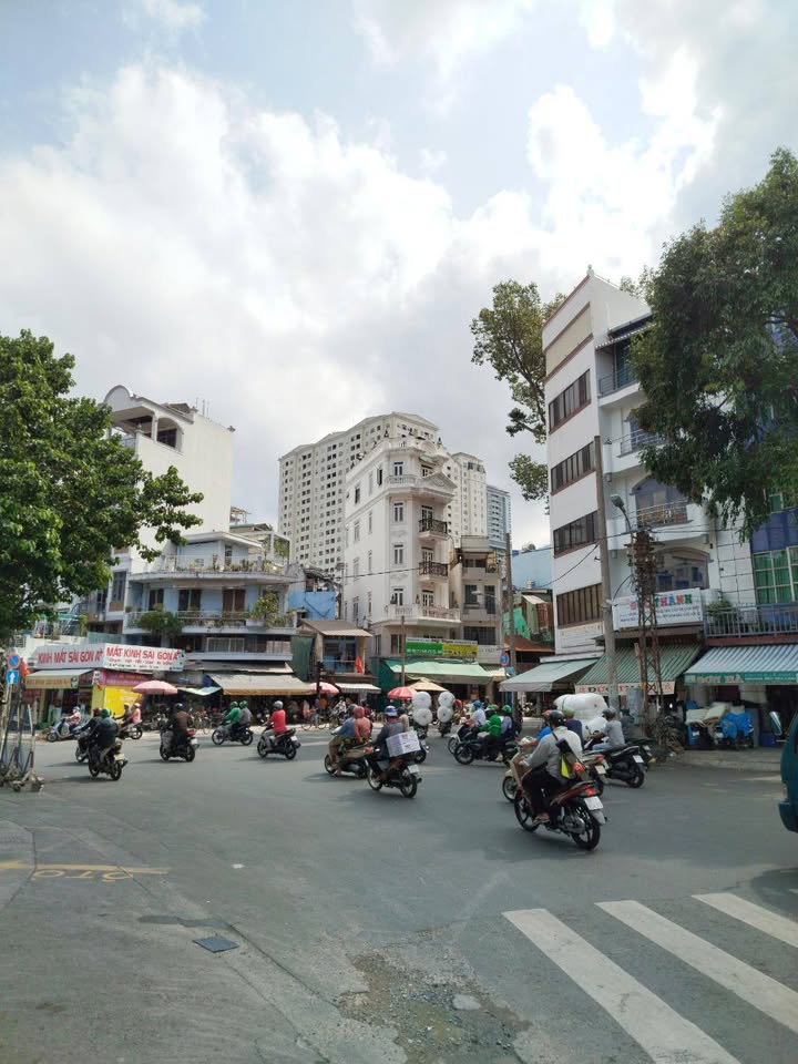 Nhà mặt tiền kinh doanh tại đường Thuận Kiều, quận 11, diện tích 42.9m², giá 12 tỷ - Cơ hội đầu tư hấp dẫn!