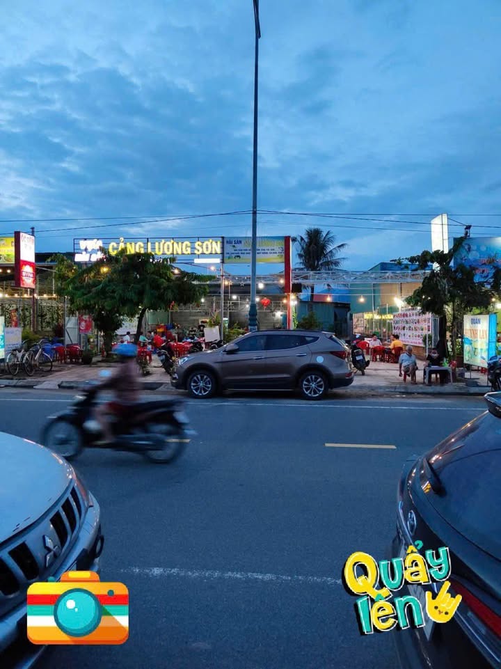 Quán Hải Sản Cảng Lương Sơn - Diên Khánh 300m² giá 110 triệu - Cơ hội đầu tư hấp dẫn!