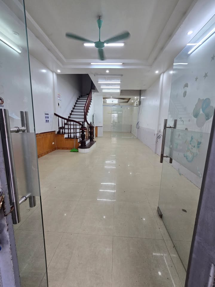 Nhà nguyên căn tại Nguyễn Khả Trạc, Cầu Giấy 73m² - Chính chủ cho thuê, mặt tiền đắc địa!