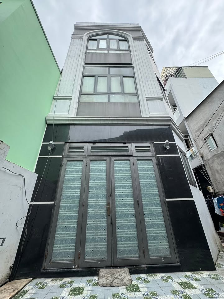 Nhà góc 2 mặt hẻm Lạc Long Quân, Quận 11, 32.2m², giá 4.6 tỷ - Đầu tư sinh lời ngay!