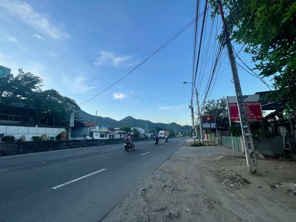 Đất mặt tiền Quốc Lộ 1A, Vĩnh Lương, Nha Trang 2921m² chỉ 4.8 tỷ - Vị trí đẹp, thích hợp làm kho xưởng!