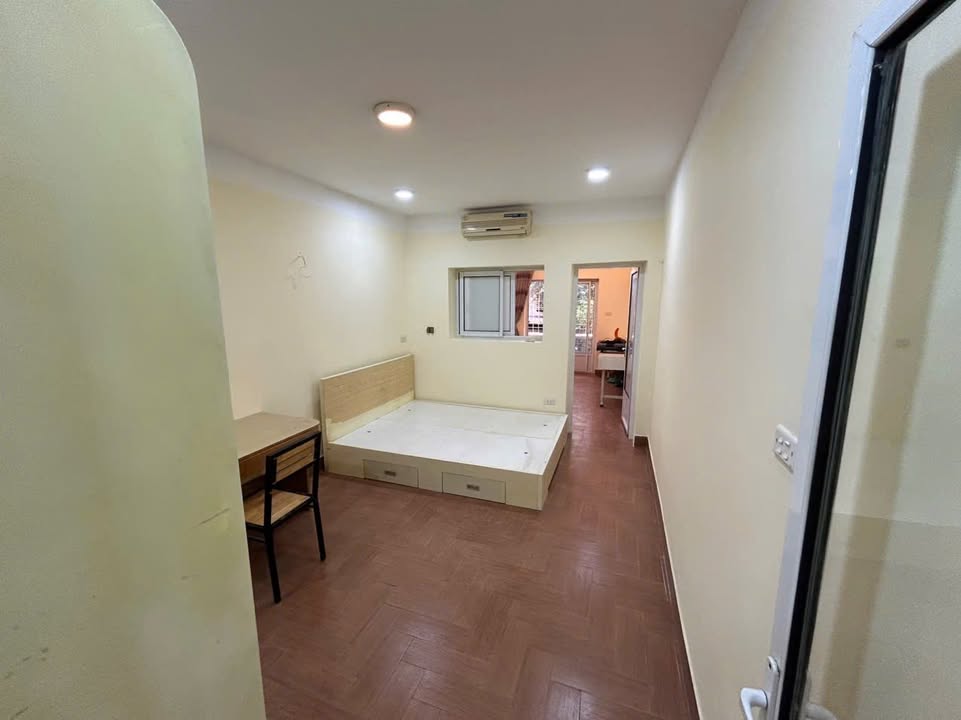 Căn hộ tập thể số 7 Huỳnh Thúc Kháng, Đống Đa 80m² giá 12 triệu - Nội thất đầy đủ sẵn sàng vào ở!