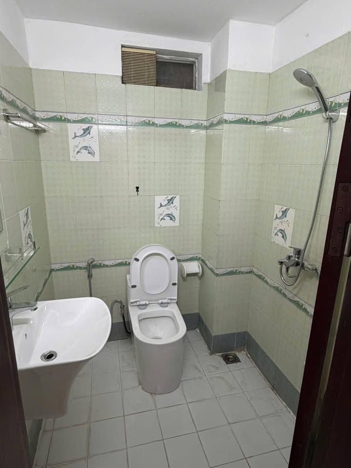 Nhà cho thuê mặt phố Âu Cơ, Nhật Tân, Tây Hồ - Diện tích 100m², giá 25 triệu/tháng