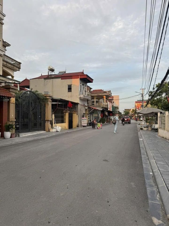 Nhà 3 tầng lô góc Tiền Phong, Mê Linh 97m² giá 3 tỷ - Kinh doanh sầm uất!