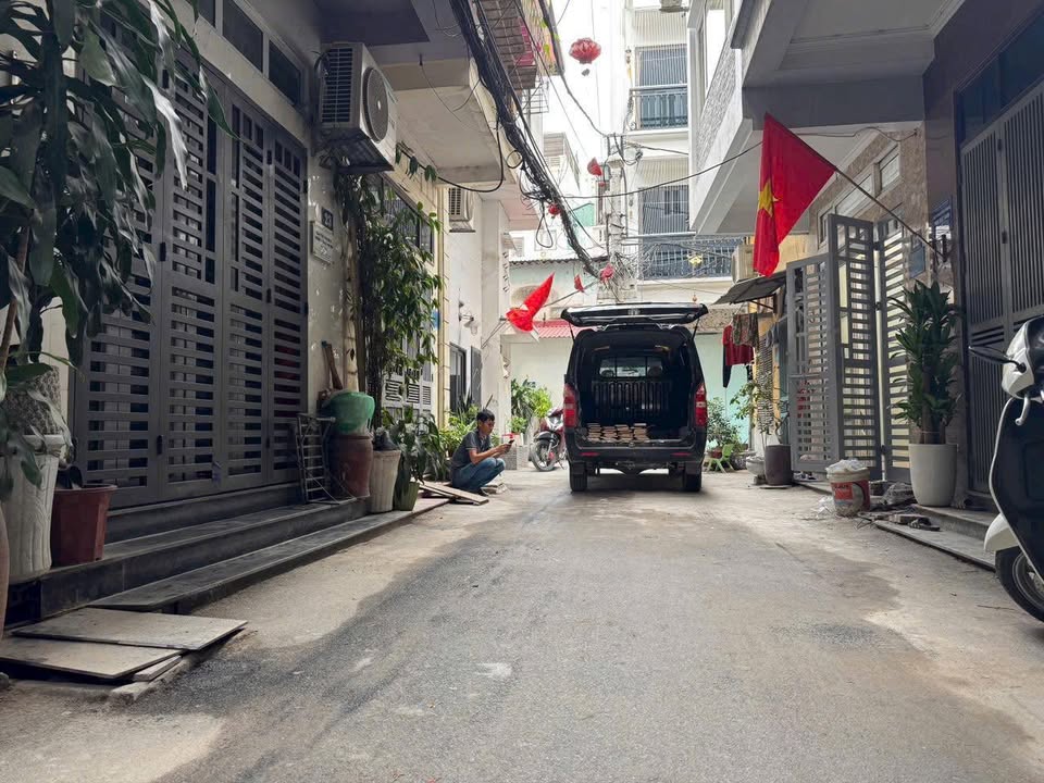 Nhà riêng Kiến Hưng Hà Đông 40m² giá 9 tỷ - Ô tô đỗ cửa, tiện ích đầy đủ!