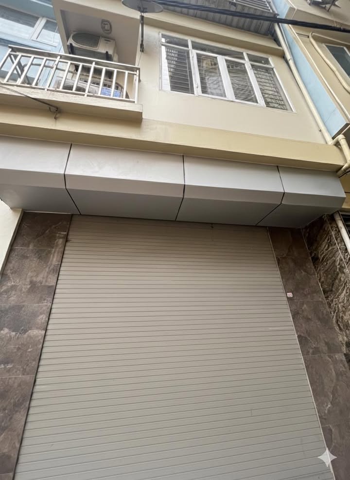 Nhà phố Nguyễn Khánh Toàn, Cầu Giấy 32m² giá 7.6 tỷ - Đường thông kinh doanh, sẵn sàng chuyển nhượng!