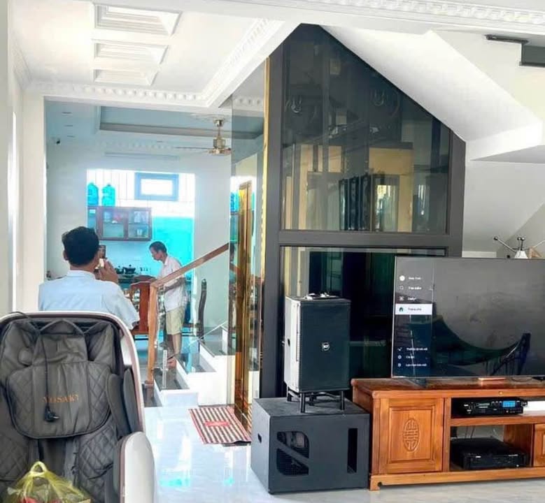 Biệt thự Townhouse 4 tầng 93m² giá 6.8 tỷ - Đường Đôi trung tâm Quảng Phú