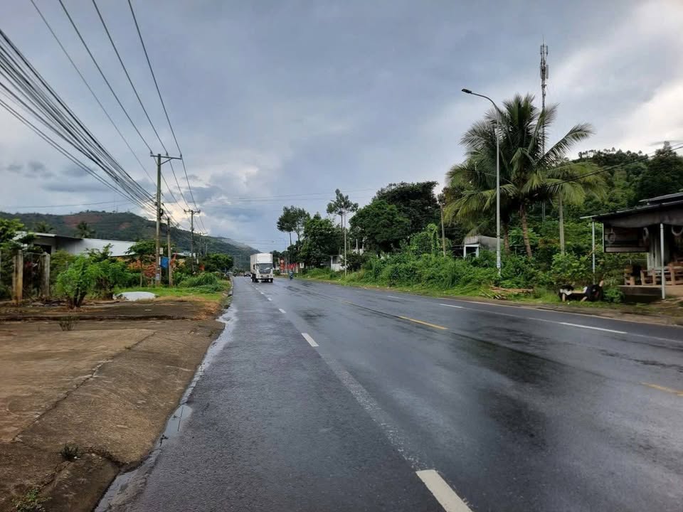 Nhà mặt tiền QL20, xã Phú Sơn, 300m² - Giá chỉ 3 tỷ, kinh doanh ngay lập tức!