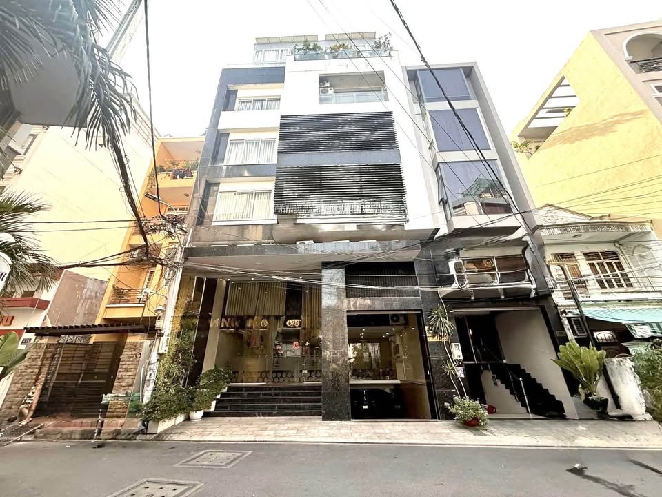 Bán gấp nhà mặt tiền đường Hoa, Phú Nhuận 85m² giá 25 tỷ - Cơ hội đầu tư đắc địa!