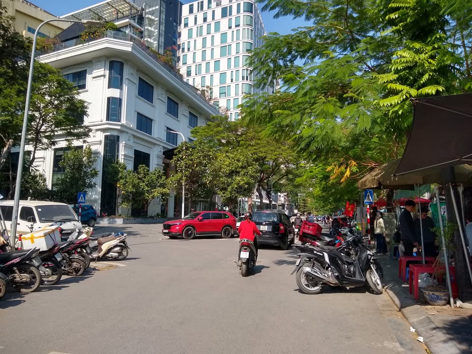 Cho thuê mặt bằng quán ăn Duy Tân 35 triệu - Lợi nhuận ổn định, khách hàng đông đúc