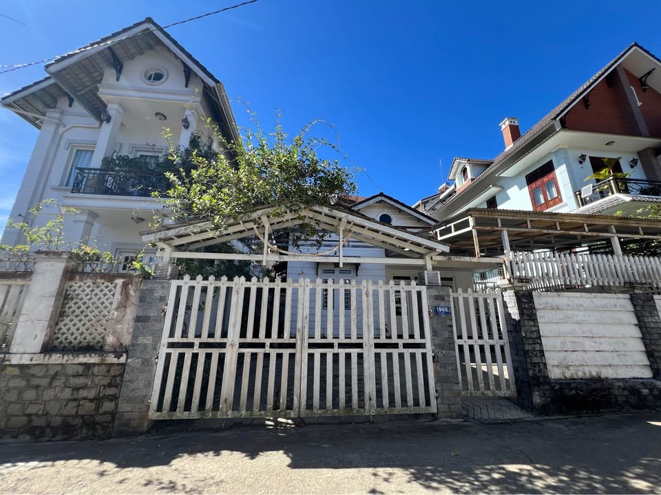 Nhà phố mặt tiền 12m đường Yersin, Đà Lạt 224m² giá 14.5 tỷ - Pháp lý đầy đủ, sẵn sàng ở ngay!