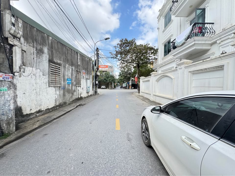 Bán đất tặng kèm nhà C4 mặt đường Trần Quốc Toản, Vinh 150m² - Giá chỉ 11 tỷ VND!