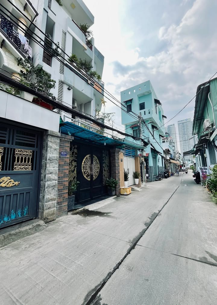 Nhà phố 4 tầng Huỳnh Tấn Phát, Quận 7 - Sẵn sàng vào ở, gara ô tô 7 chỗ!