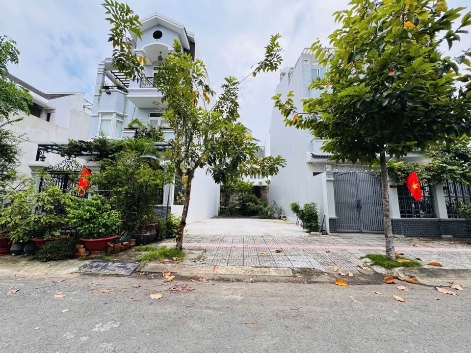 Đất nền KDC Sadeco Ven Sông, P.Tân Phong, Q.7 - Diện tích 129.5m², giá 18.1 tỷ - Cơ hội đầu tư tuyệt vời!