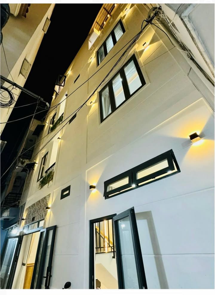 Nhà phố Hoàng Hoa Thám 35m² giá 6 tỷ - Khu dân cư yên tĩnh, tiện ích xung quanh