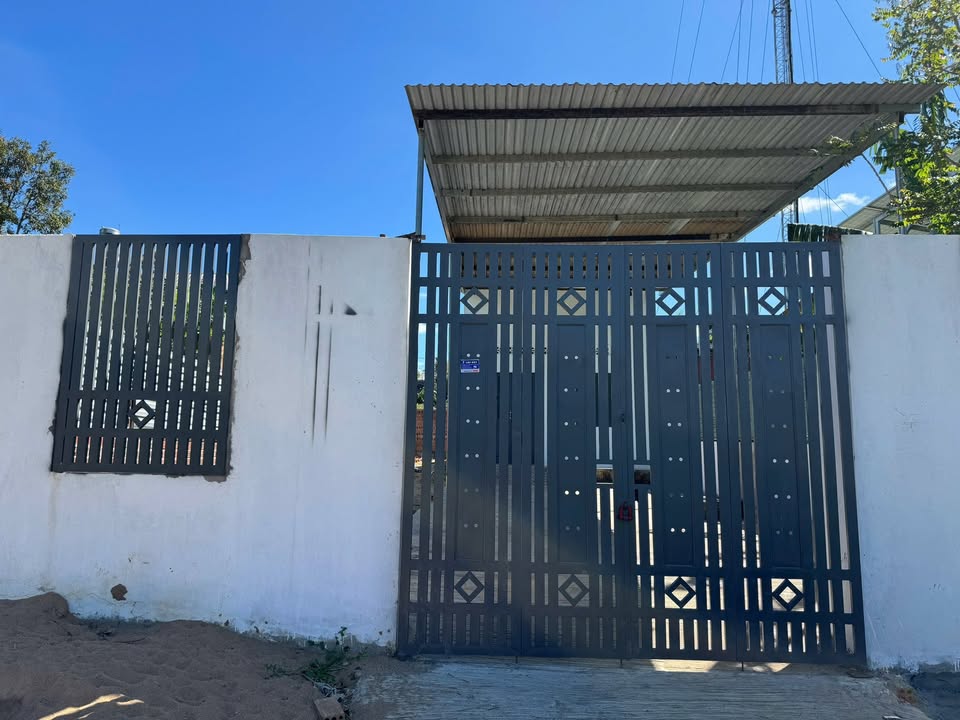 Bán nhà Hẻm Đồng Nai, P. Lê Lợi, Kon Tum 208m² - Nhà mới đẹp, giá hợp lý!