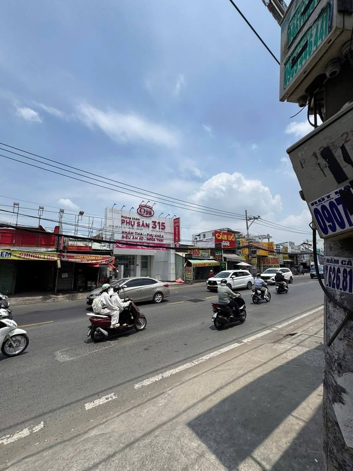 Nhà hẻm Quốc lộ 50, Bình Hưng 63m² giá 3.5 tỷ - Khu dân cư đông đúc!