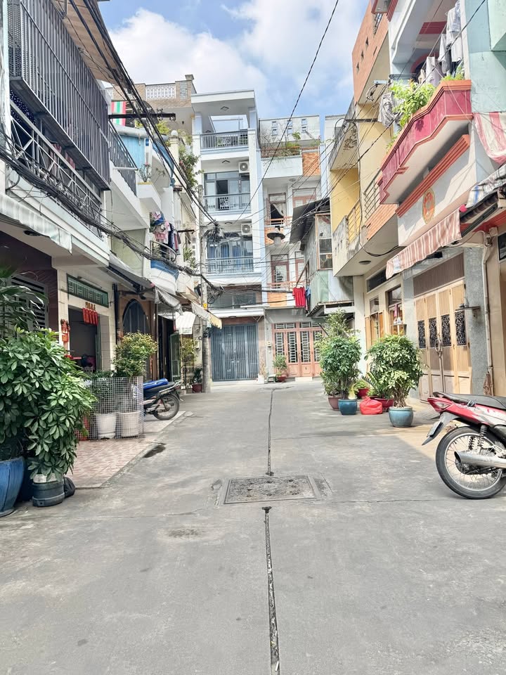 Nhà 3 tầng Minh Phụng Q11, 45m² giá chỉ 6 tỷ - Hẻm xe hơi thông thoáng!