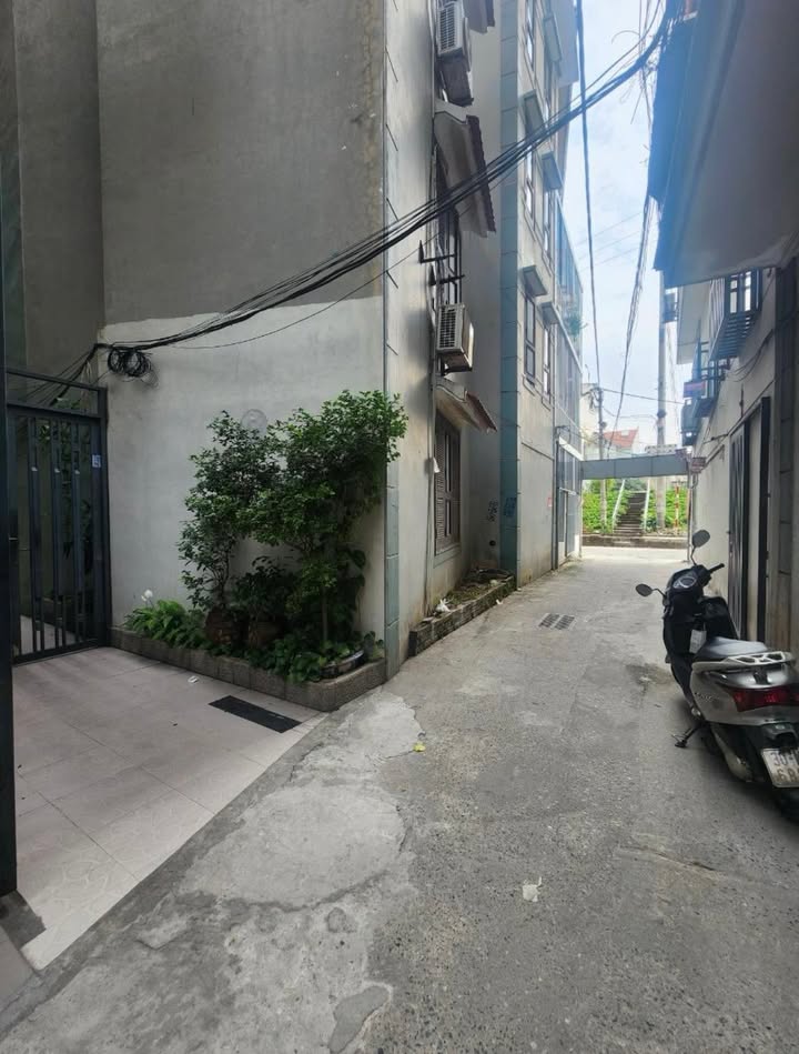 Nhà 5 tầng Ngọc Thụy 33m² giá 6.9 tỷ - Đẹp ở ngay, ô tô tránh nhau!