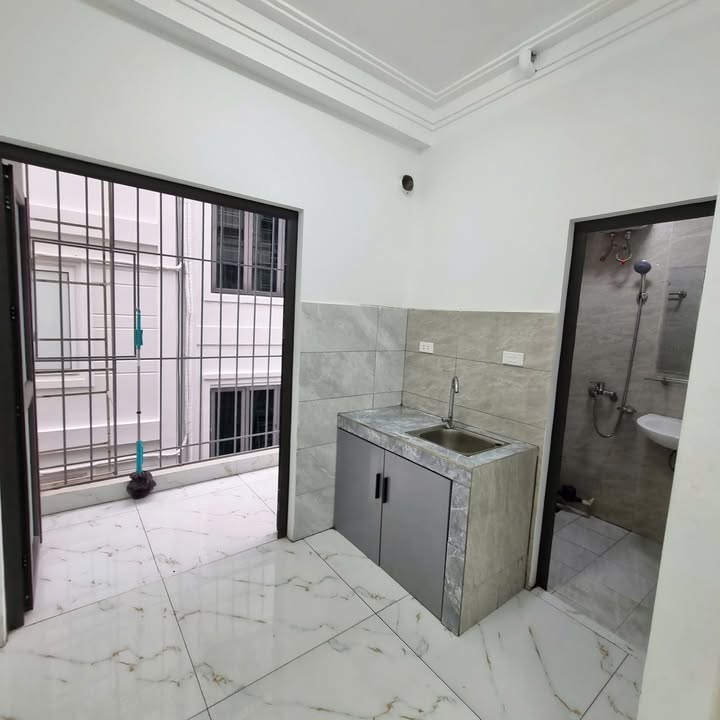 Cho thuê CCMN tầng 5 ngõ 902 Kim Giang 3.9 triệu - Đầy đủ tiện nghi, vào ở ngay!