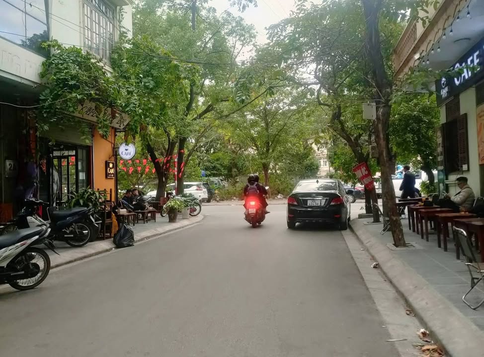 Nhà đẹp phố Dịch Vọng Hậu 57m² - Mặt tiền 4m, đường ô tô tránh!