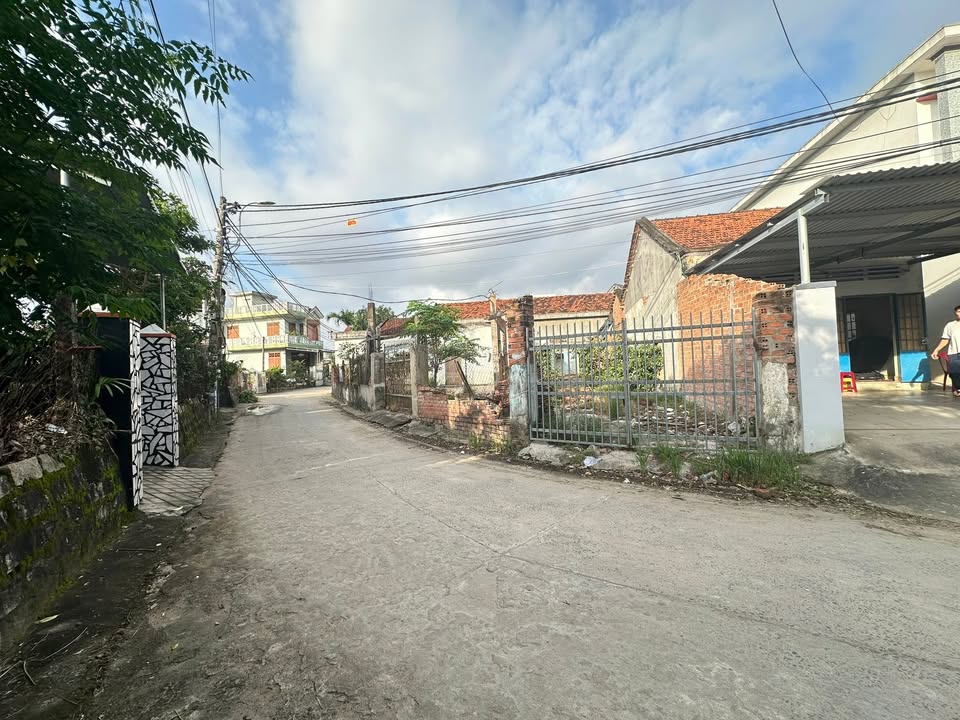 Đất nền Phú Yên 311m² giá 1.8 tỷ - Vị trí góc mặt tiền rộng rãi!