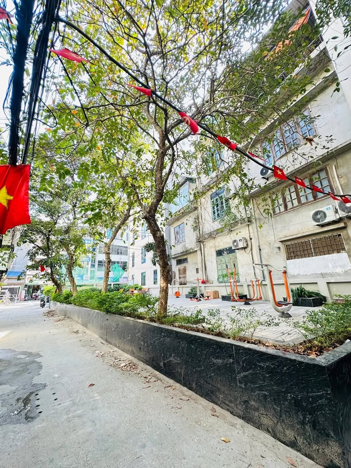 Nhà khu phân lô Quân Đội Trường Chinh 60m² giá 25,5 tỷ - Ô tô đỗ cửa, thang máy mới đẹp!