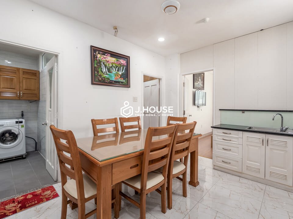 Căn hộ dịch vụ 2PN đường Nguyễn Trãi, quận 1 - Thiết kế phong cách London, chỉ 16 triệu/tháng!