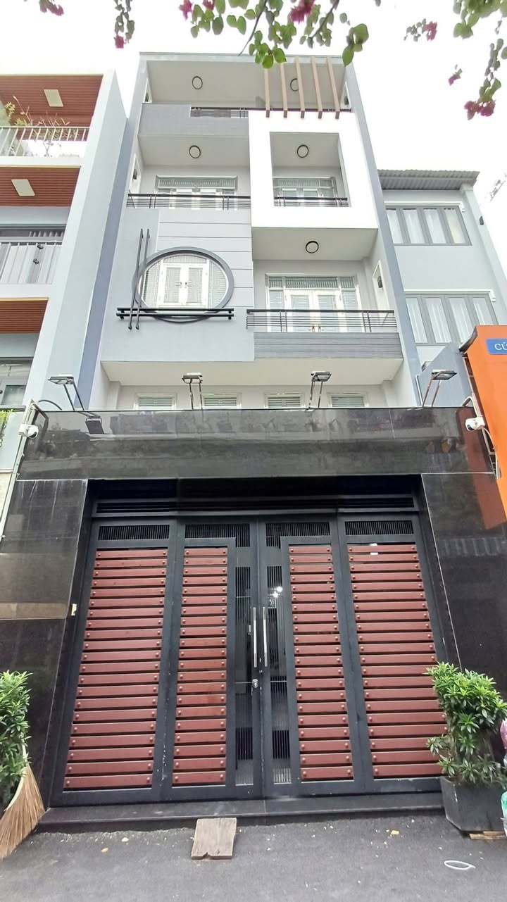 Nhà đẹp Bàu Cát Tân Bình 95m² giá 11.99 tỷ - Ô tô vào tận nhà!