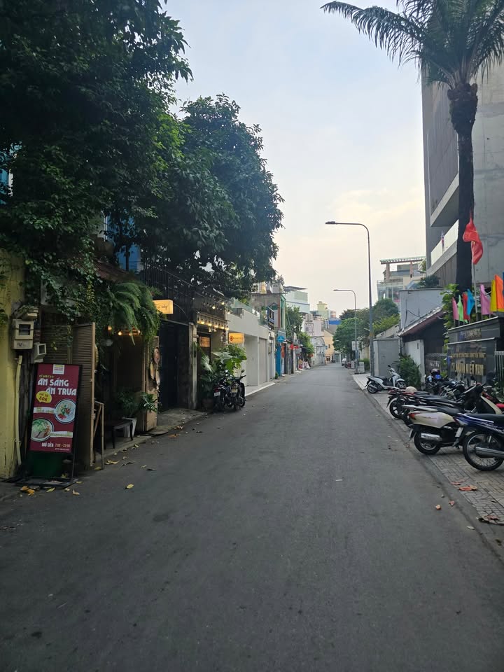 Nhà mặt tiền kinh doanh Lạc Long Quân Tân Bình 50m² giá 8 tỷ - Đầu tư sinh lời ngay!