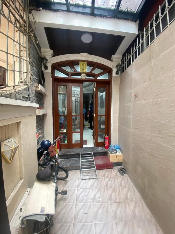 Nhà phố Láng Hạ 40m² giá 8.5 tỷ - Nhà đẹp full nội thất, sẵn sàng ở ngay!