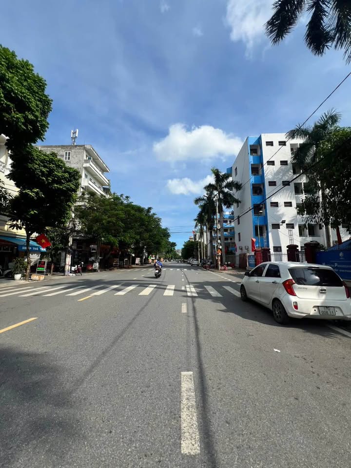 Nhà 6 Tầng Thang Máy Đường Quán Nam, 79m² giá 16.7 tỷ - Kinh doanh lý tưởng!