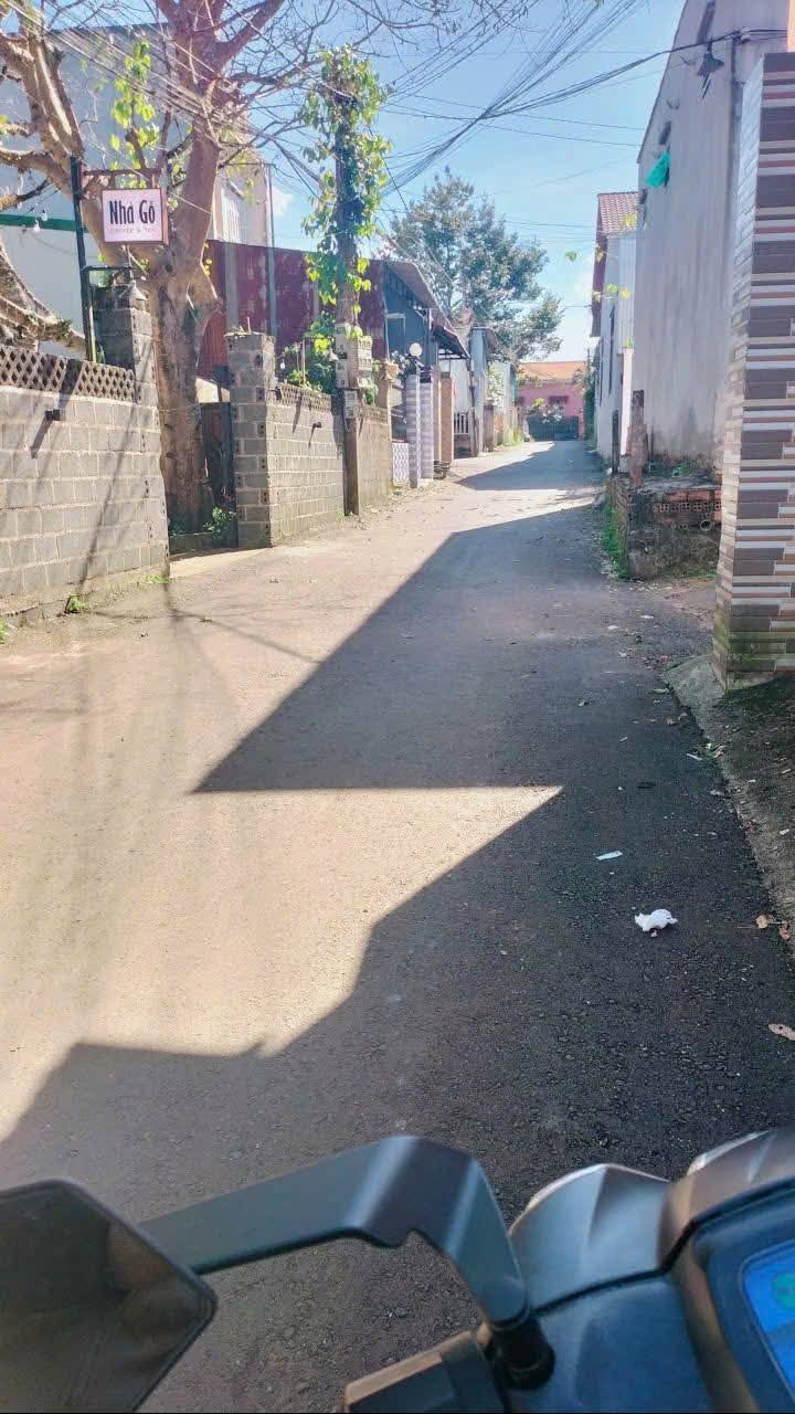 Đất nền hẻm Tuệ Tĩnh, P1 Bảo Lộc 85m² giá 1.9 tỷ - Khu dân cư đông đúc, ô tô tận nơi!