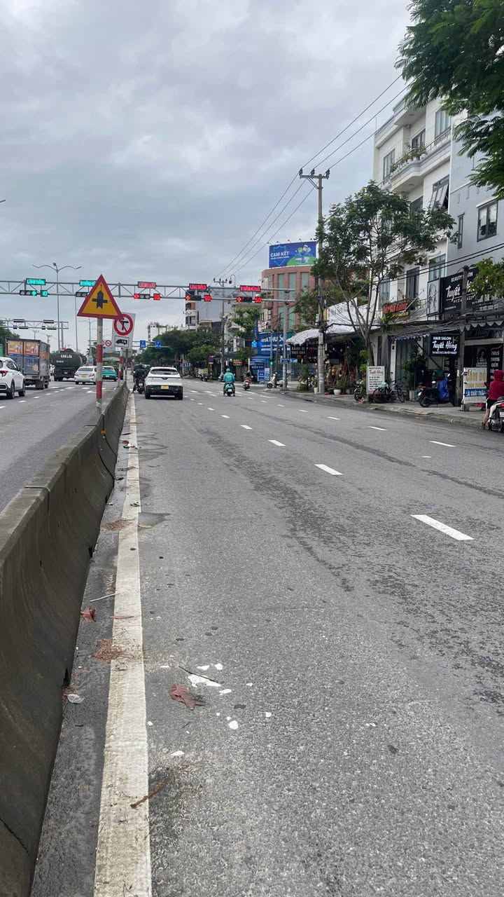 Nhà mặt tiền Ngũ Hành Sơn Đà Nẵng 76,4m² giá 18,5 tỷ - Vị trí đắc địa gần biển!