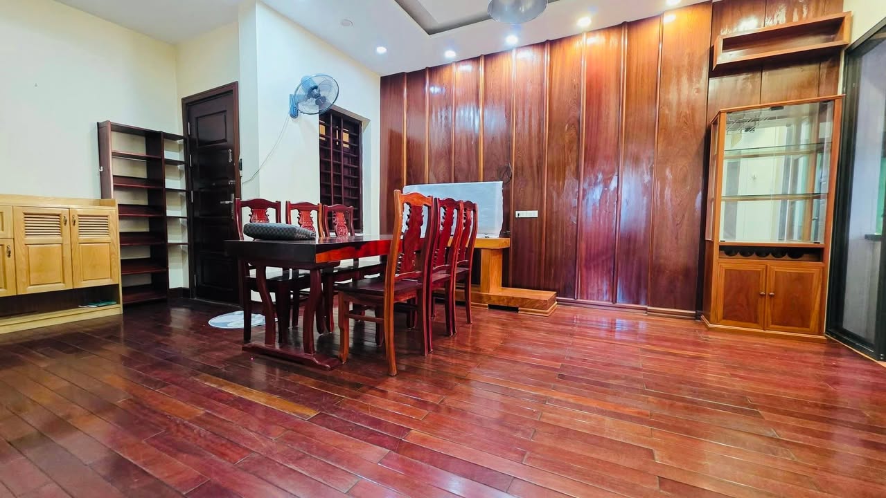 Căn hộ tập thể Đền Lừ Tân Mai 80m² giá 4.9 tỷ - Nội thất cao cấp, sẵn sàng vào ở!