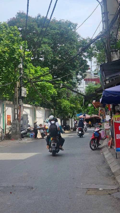 Nhà lô góc Văn Chương Đống Đa 13m² giá thỏa thuận - Kinh doanh đỉnh cao!