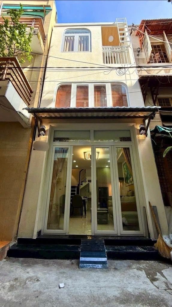 Nhà phố Lý Thái Tổ Quận 10 19m² giá 5.15 tỷ - Nhà mới ở ngay!