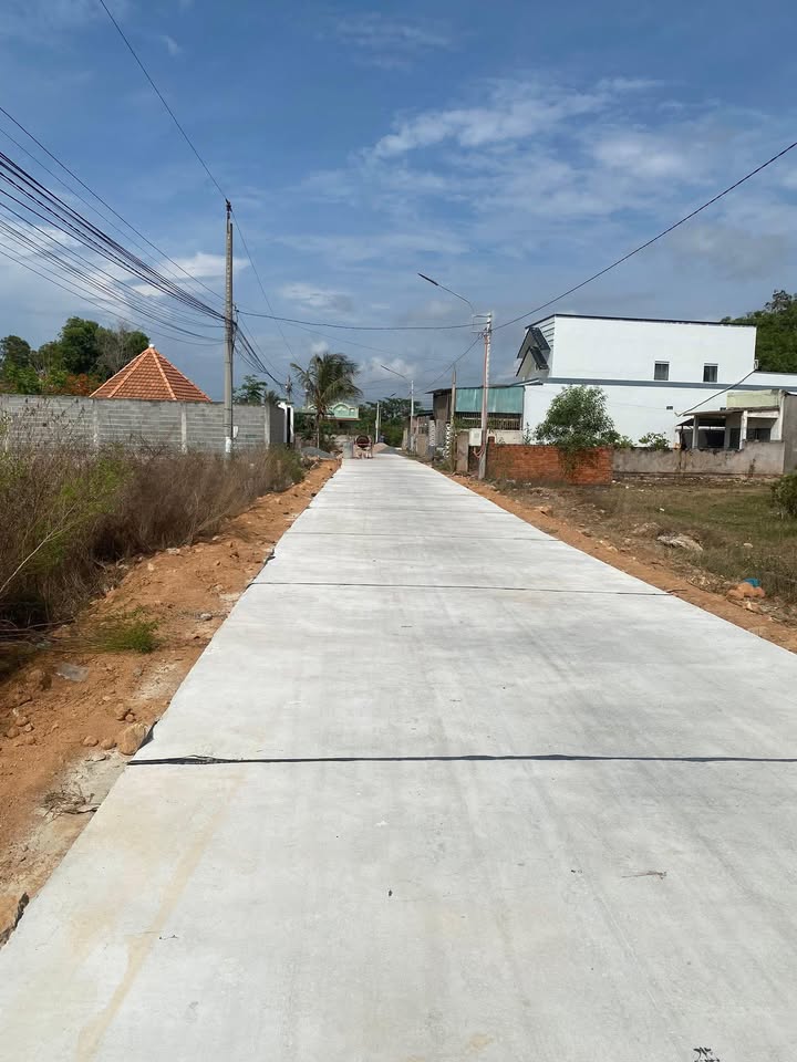 Đất nền hẻm ô tô đường Nguyễn Thông La Gi 360m² giá 1.1 tỷ - Sổ hồng riêng, gần biển!