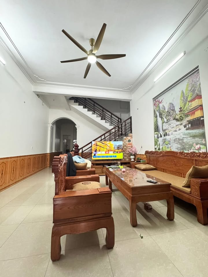 Nhà 2 tầng 1 tum Lạng Sơn 150m² giá 4 tỷ - Hàng đẹp, vị trí tiềm năng!