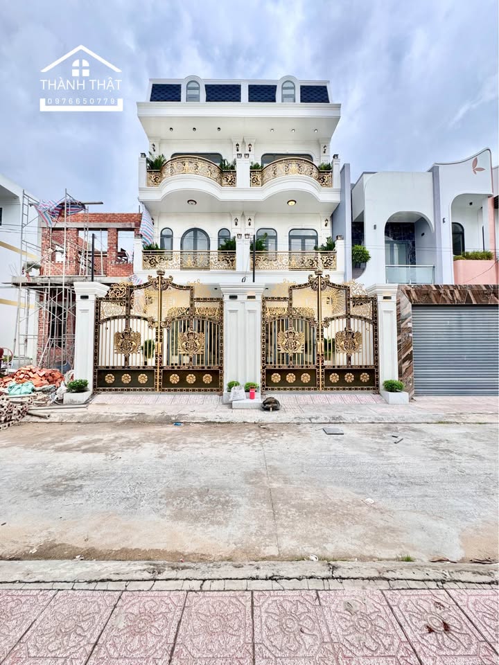 Nhà phố 2 tầng mặt tiền đường Rạch Bạch Nha, Mỹ Tho 69m² giá 4.8 tỷ - Thiết kế tân cổ điển sang trọng!