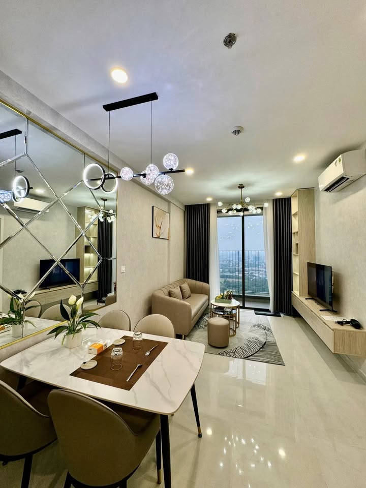 Căn hộ The Emerald Golf View Thuận An 2PN giá 12 triệu - Full nội thất sang trọng!