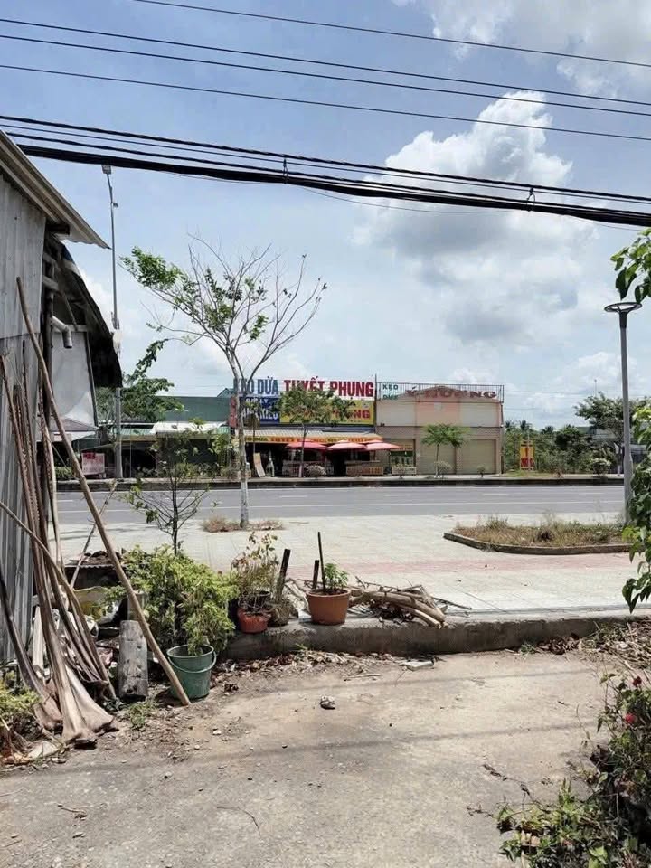 Đất nền mặt tiền Quốc lộ 60, Tam Phước, Bến Tre 140m² giá 1.89 tỷ - Cơ hội đầu tư tuyệt vời!