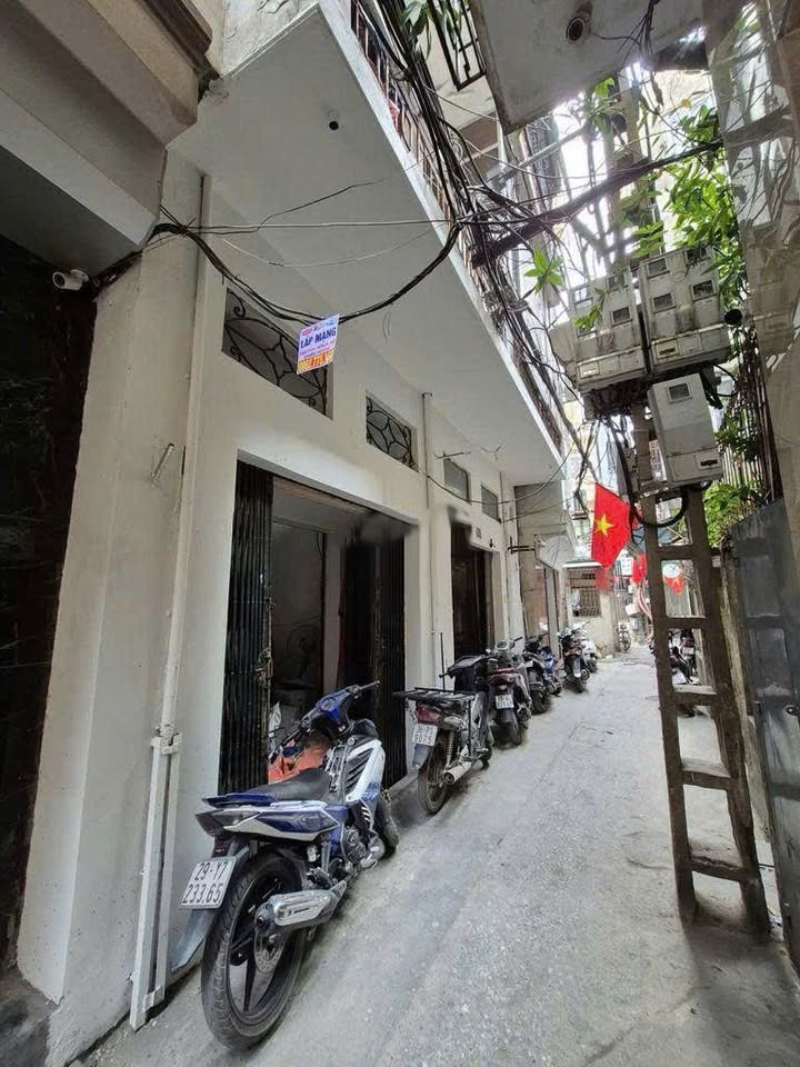 Cho thuê nhà riêng Lê Duẩn Đống Đa 28m² giá 10 triệu - Nhà mới cải tạo đẹp mắt!