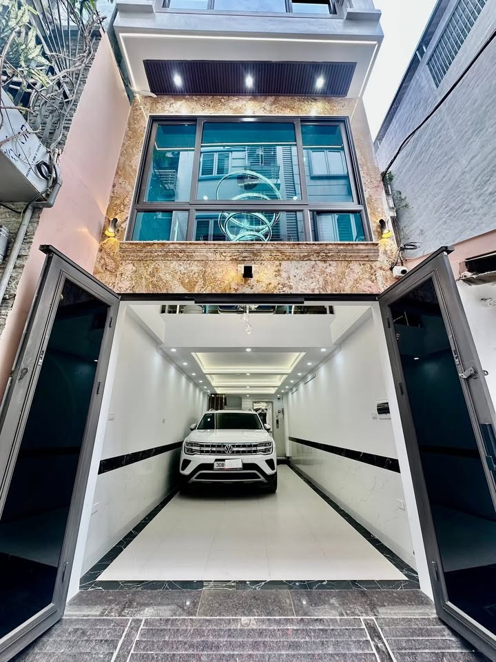 Nhà phố Hoàng Đạo Thành, Thanh Xuân 42m² giá 21.8 tỷ - Thiết kế độc đáo, sẵn sàng giao dịch!