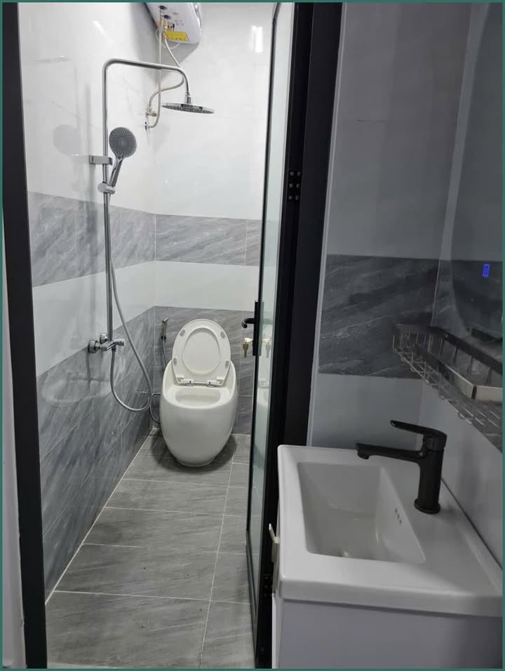 Nhà nguyên căn Mai Xuân Thưởng, P8 Đà Lạt 300m² giá 12 triệu - Hẻm ô tô rộng rãi!