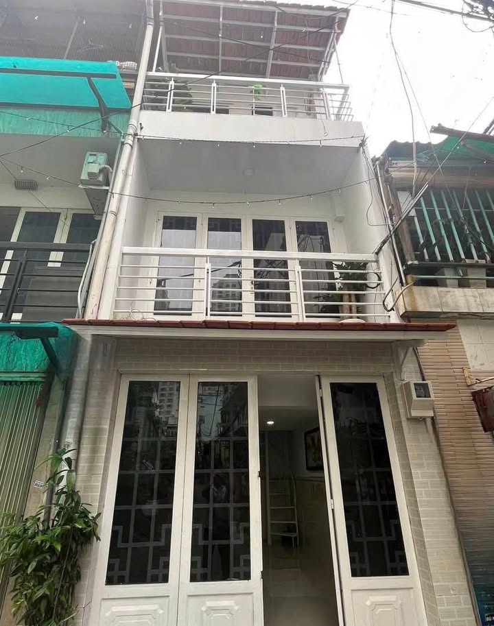Nhà nguyên căn cho thuê tại Bình Thạnh 28m² giá 10,5 triệu - Full nội thất, gần Q.1!