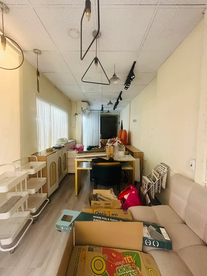 Mặt bằng kinh doanh cho thuê Ung Văn Khiêm, Bình Thạnh 33m² - Vị trí đắc địa, dễ buôn bán!