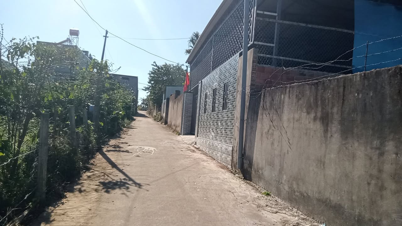 Đất nền lô góc 300m² đường Lê Lợi, thị trấn Phú Hòa - Giá chỉ 800 triệu!