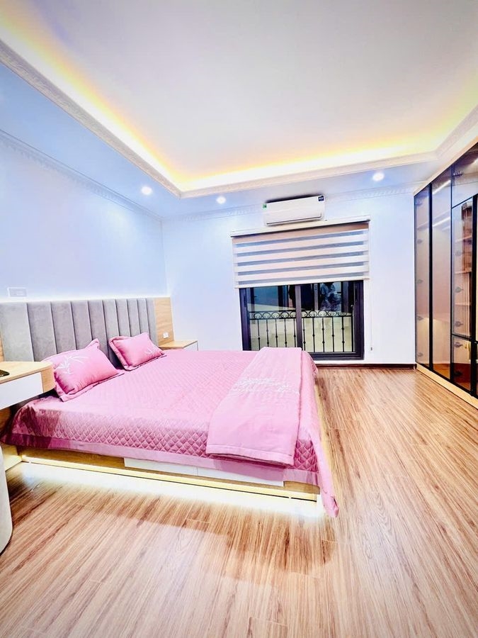 Bán nhà phố Xuân Diệu, quận Tây Hồ, 50m², 8 tầng hiện đại - Giá tốt, thương lượng ngay!
